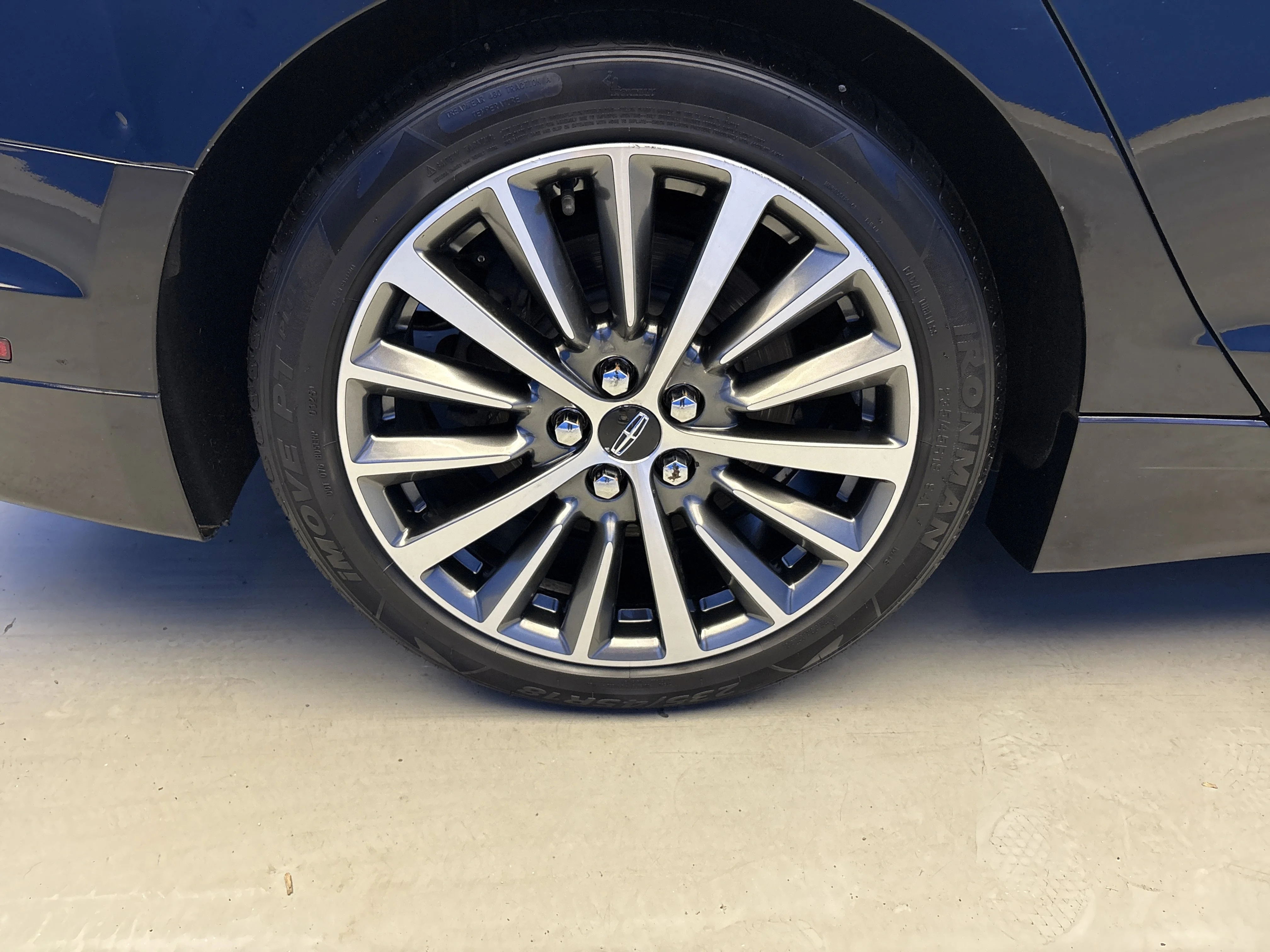 Used 2017 Black Velvet Lincoln Select image 8
