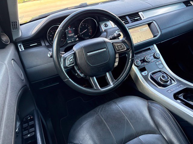 Used 2017  Land Rover SE image 27