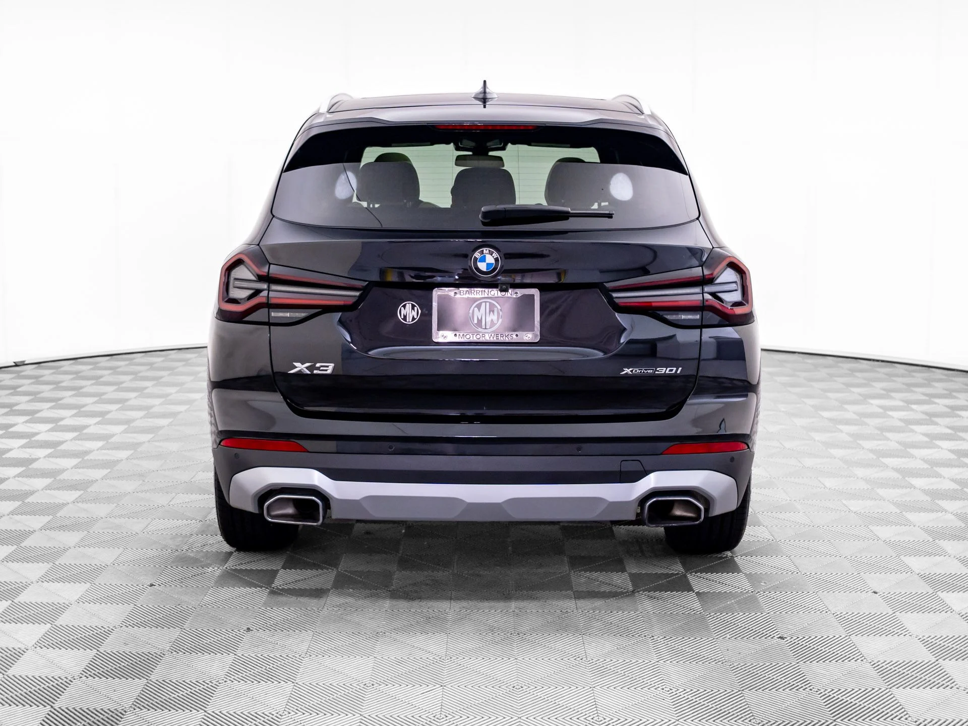 Used 2023 Black BMW xDrive30i image 4