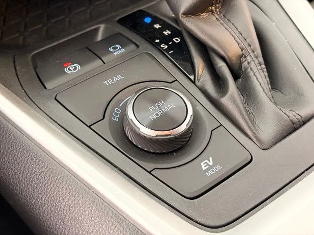 Used 2020 Super White Toyota XLE image 16