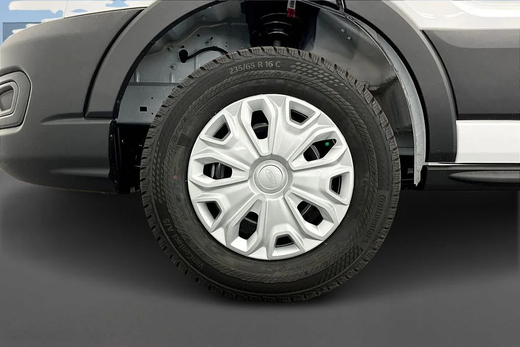 Used 2025 Oxford White Ford Base image 13