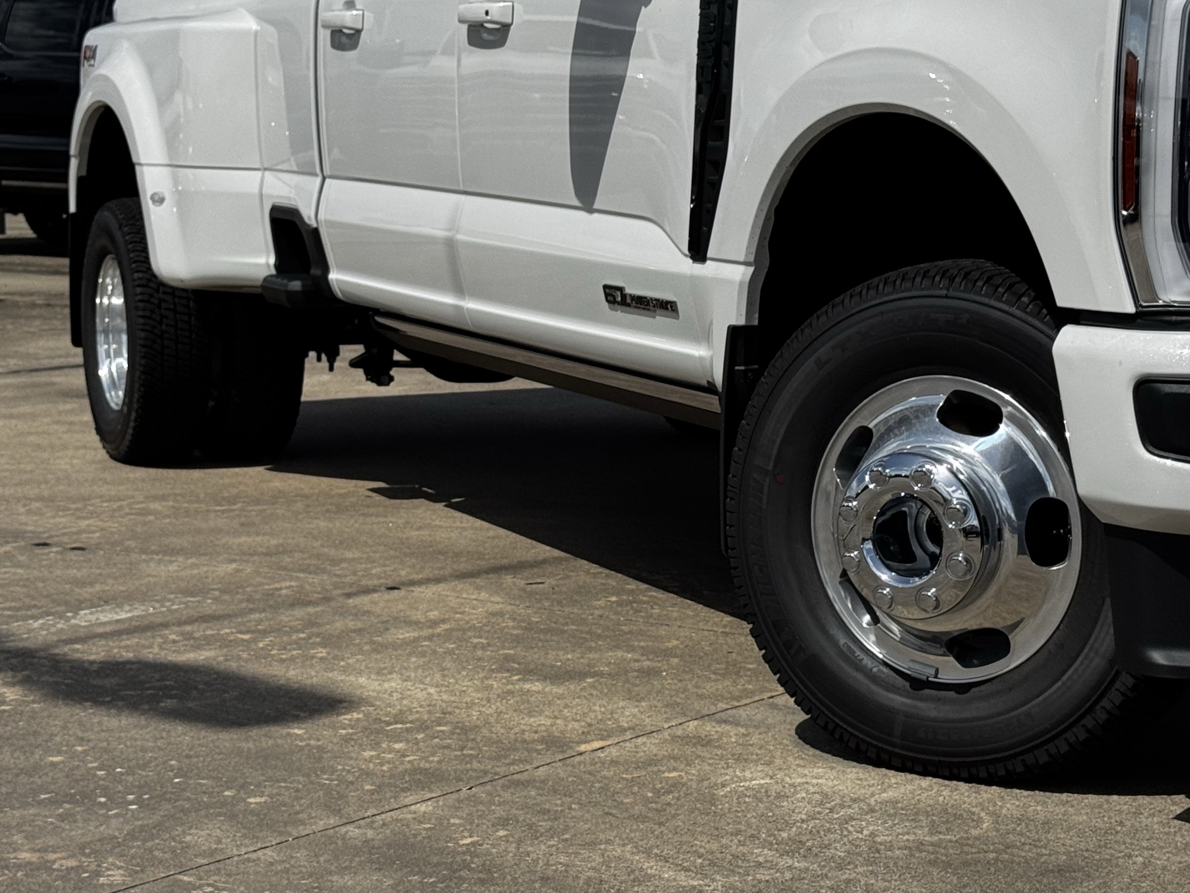 New 2026 Star White Metallic Tri-Coat Ford Platinum image 11