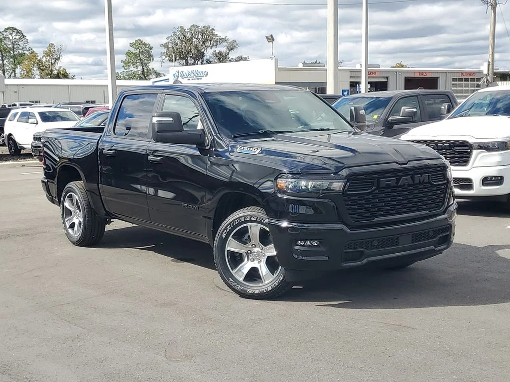 New 2025 Diamond Black Crystal Pearl-Coat Exterior Paint RAM Tradesman image 34