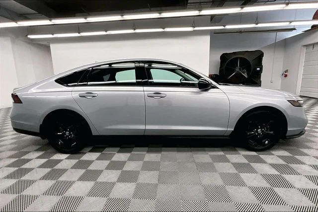 2025 Honda Accord SE - Photo 15