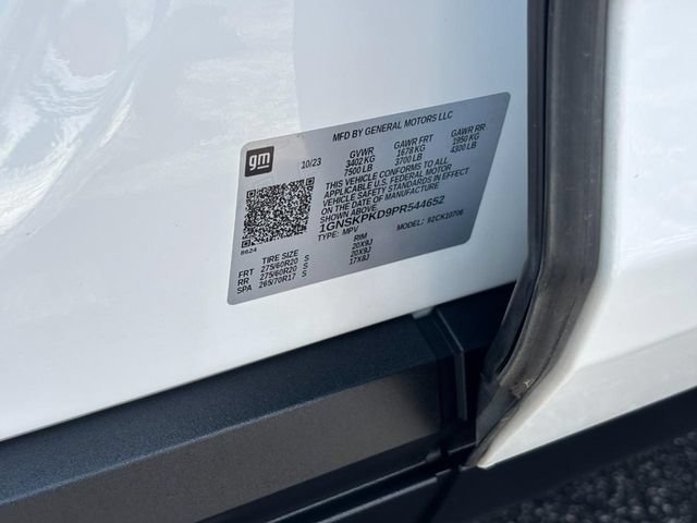 Certified Used 2023 Summit White Chevrolet Z71 image 24