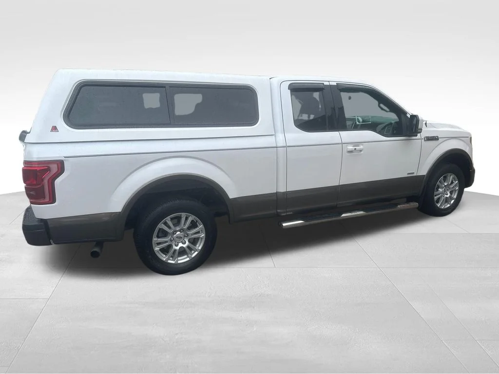 Used 2015  Ford Lariat image 24