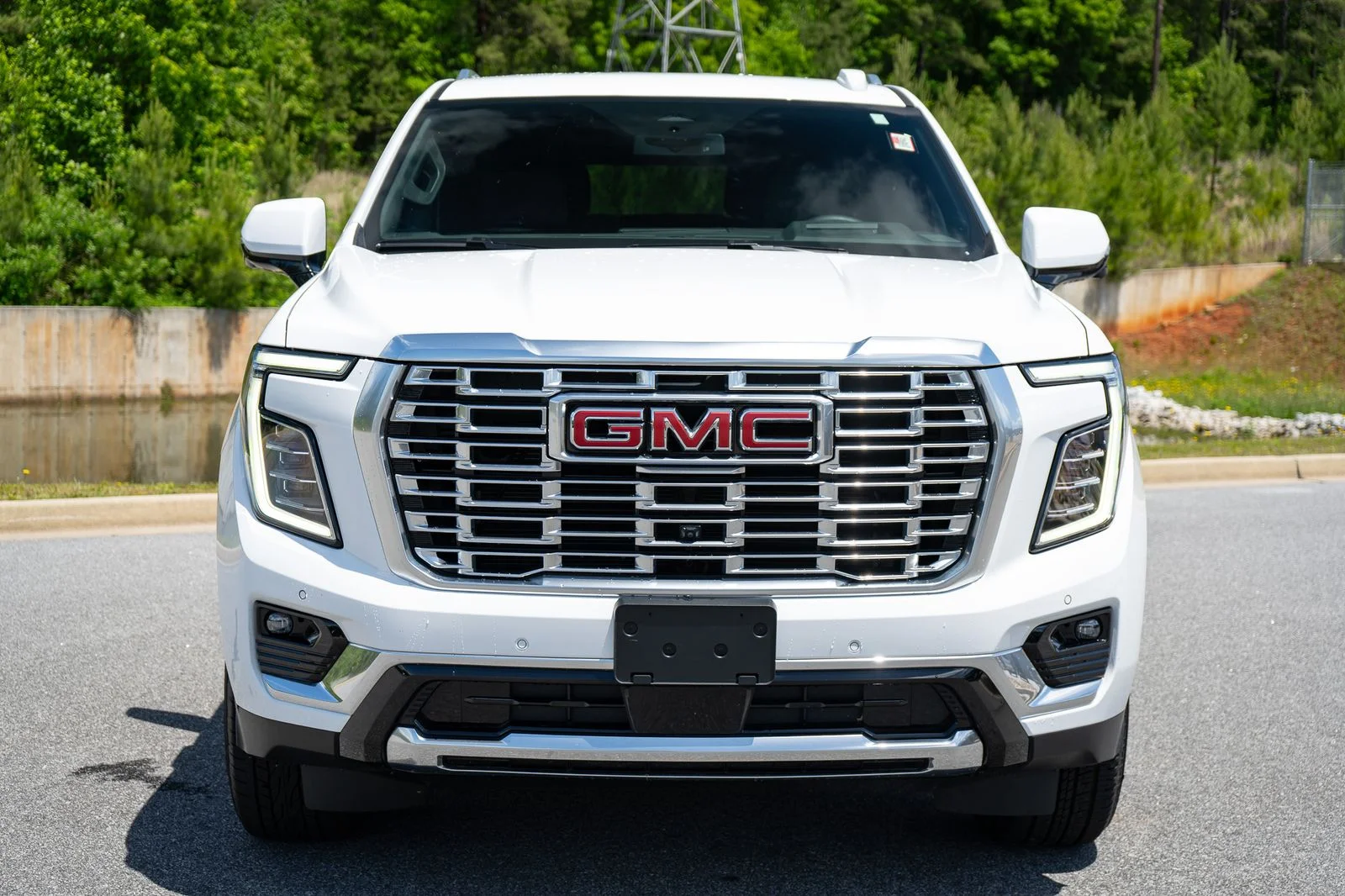 Used 2025 White GMC Denali image 2