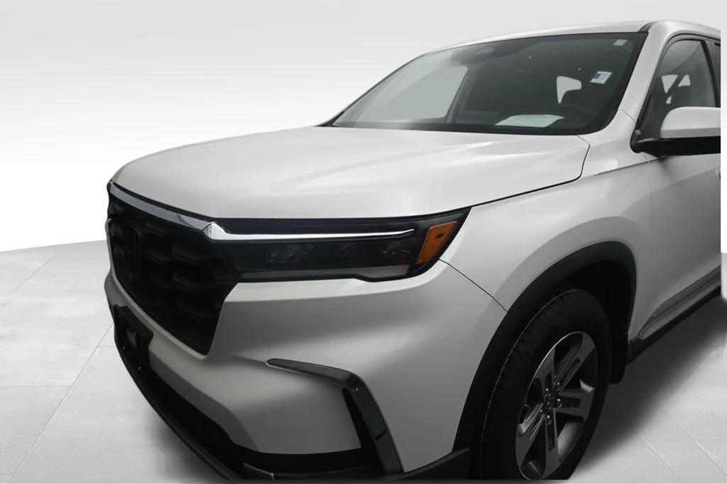 Used 2024 Platinum White Pearl Honda EX-L image 10