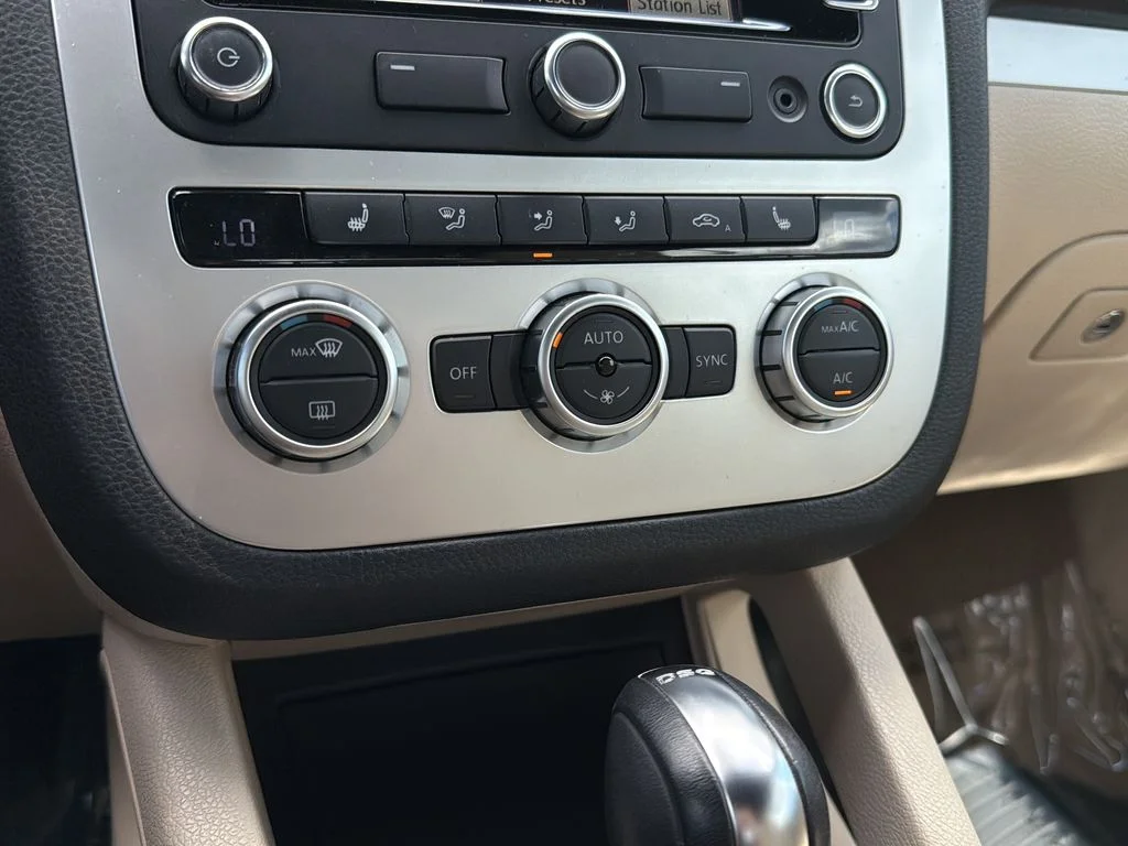 Used 2014 Brown Metallic Volkswagen Komfort Edition image 14