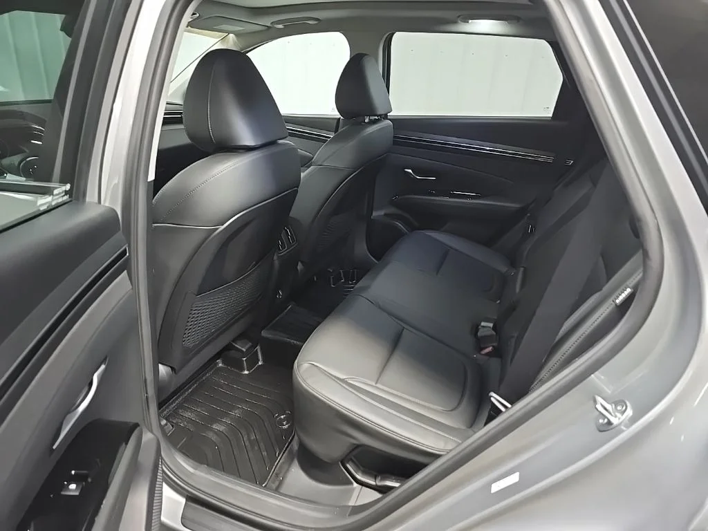 Used 2024 Silver Hyundai SEL Convenience image 32