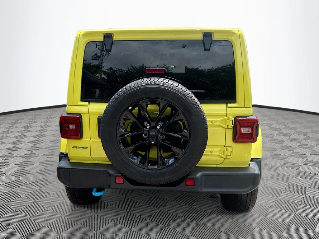 Used 2022  Jeep Unlimited Sahara 4xe image 7