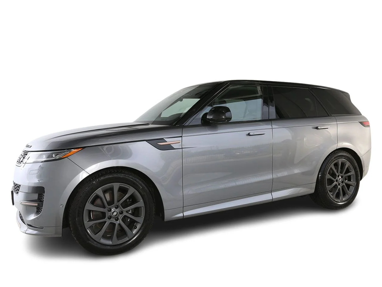 Used 2024 Gray Land Rover Dynamic SE image 3