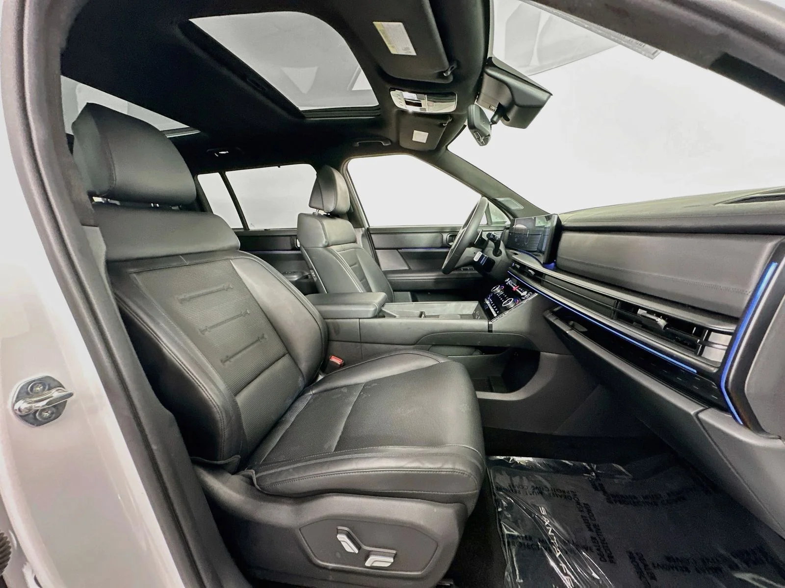 Used 2024 Serenity White Hyundai Calligraphy image 31
