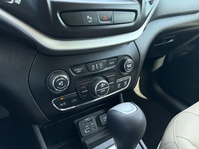 Used 2018 Gray Jeep Limited image 23