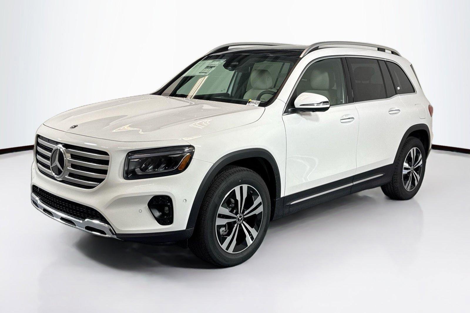 New 2026 Polar White Mercedes-Benz GLB 250 image 1