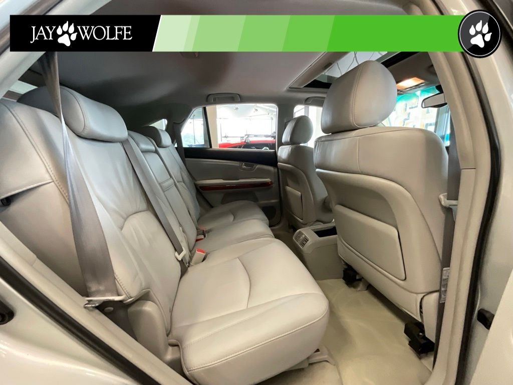 Used 2005  Lexus 330 image 20