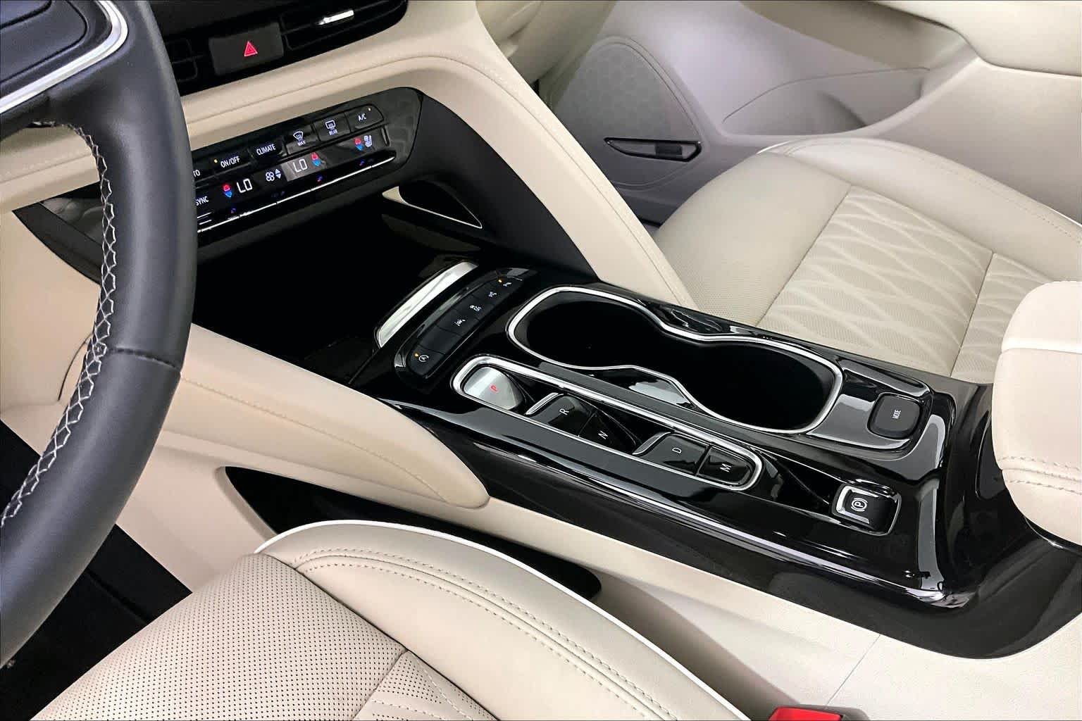 Used 2023 White Frost Tricoat Buick Avenir image 16