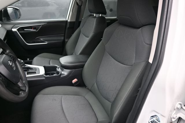 Used 2025 White Toyota XLE image 19