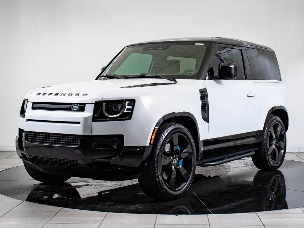Used 2022 White Land Rover V8 image 1