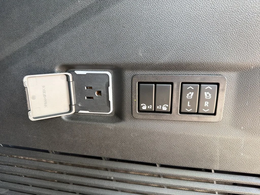 Used 2024 Sterling Metallic GMC Denali image 44