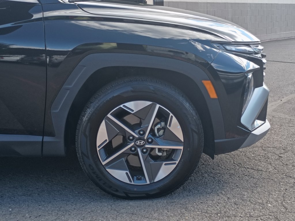 Certified Used 2025 Black Hyundai SEL image 2