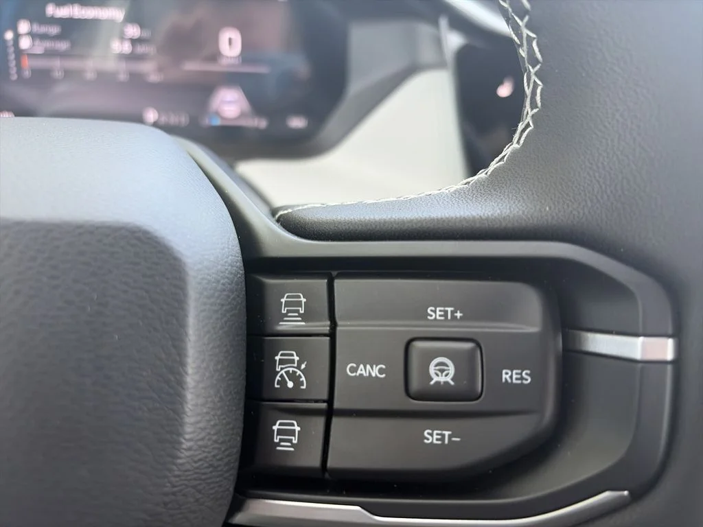 New 2026 Hydro Blue Pearlcoat Jeep Laredo image 21