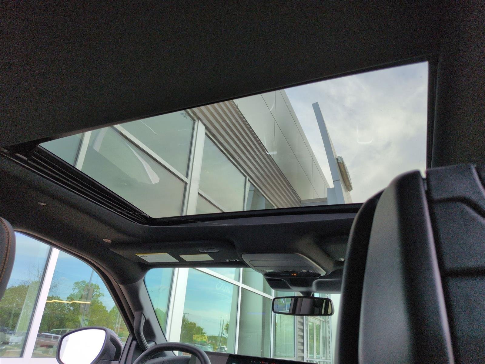 New 2026 Star White Metallic Tri-Coat Ford Tremor® image 39
