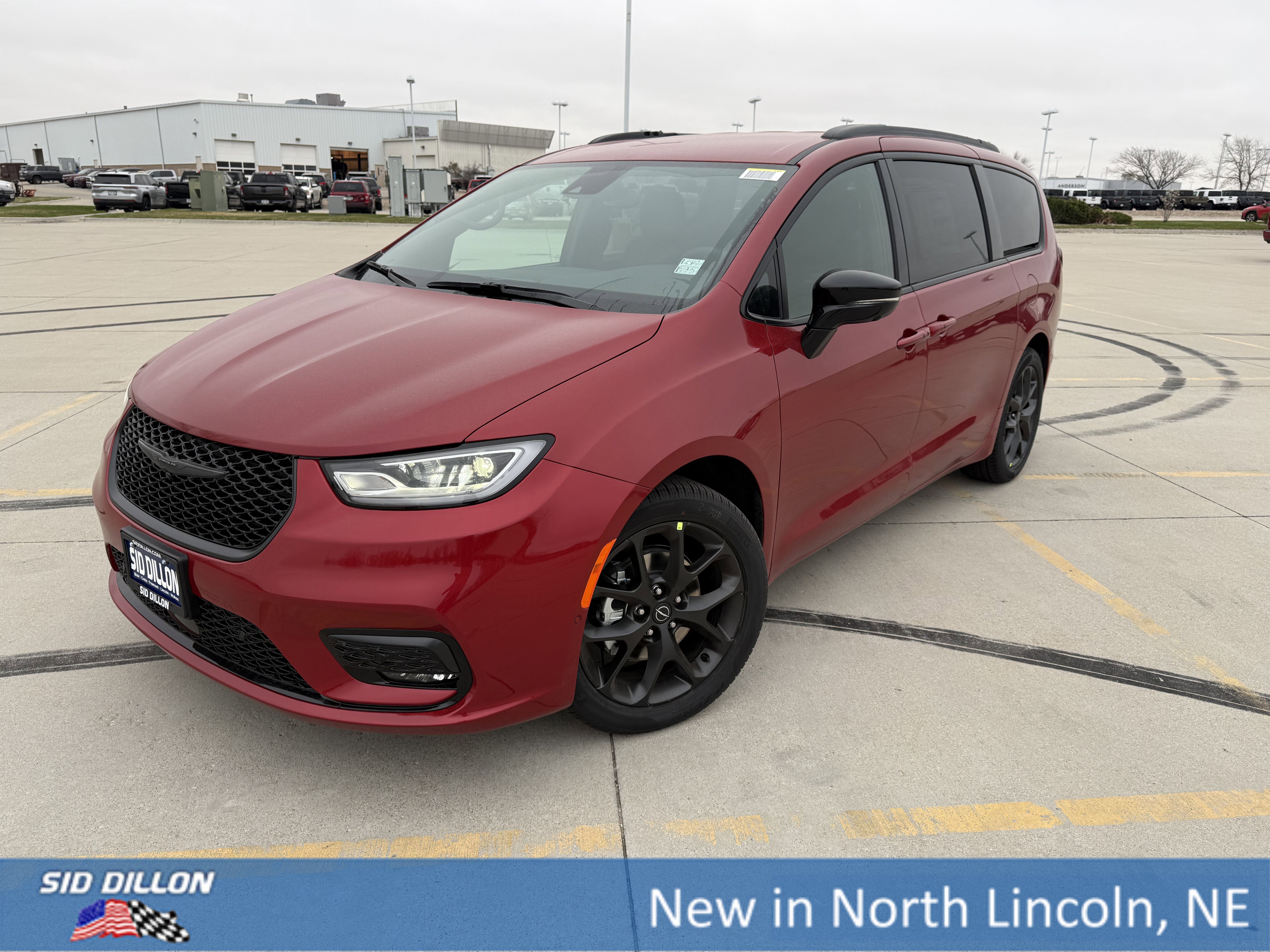 2026 Chrysler Pacifica Select's photo