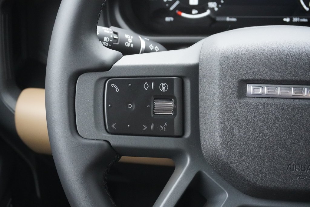 New 2026 Fuji White Land Rover X-Dynamic SE image 12