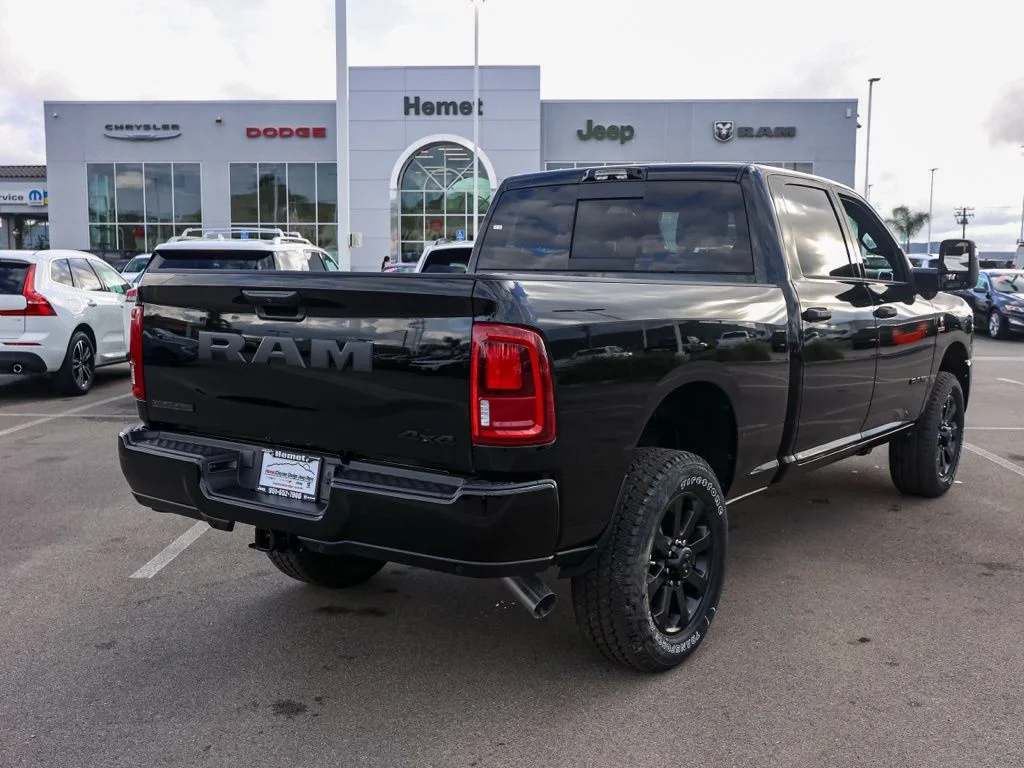 New 2026 Diamond Black Crystal Pearl-Coat Exterior Paint RAM Big Horn Night Edition image 3