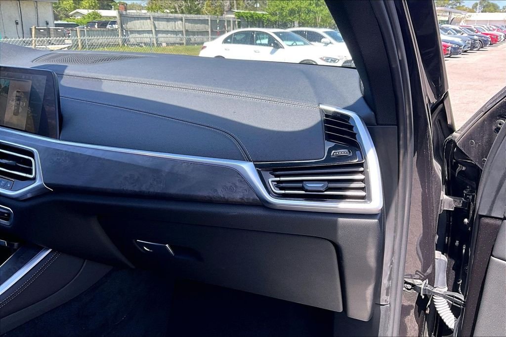 Used 2023 Gray BMW sDrive40i image 23