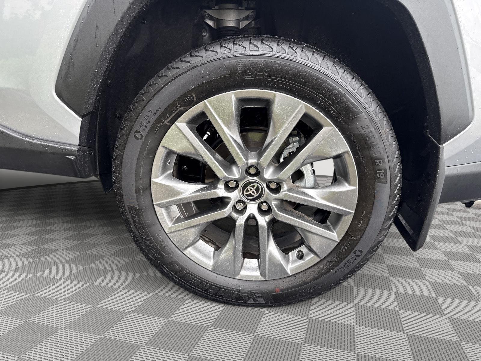 Used 2025 Silver Sky Metallic Toyota XLE Premium image 7