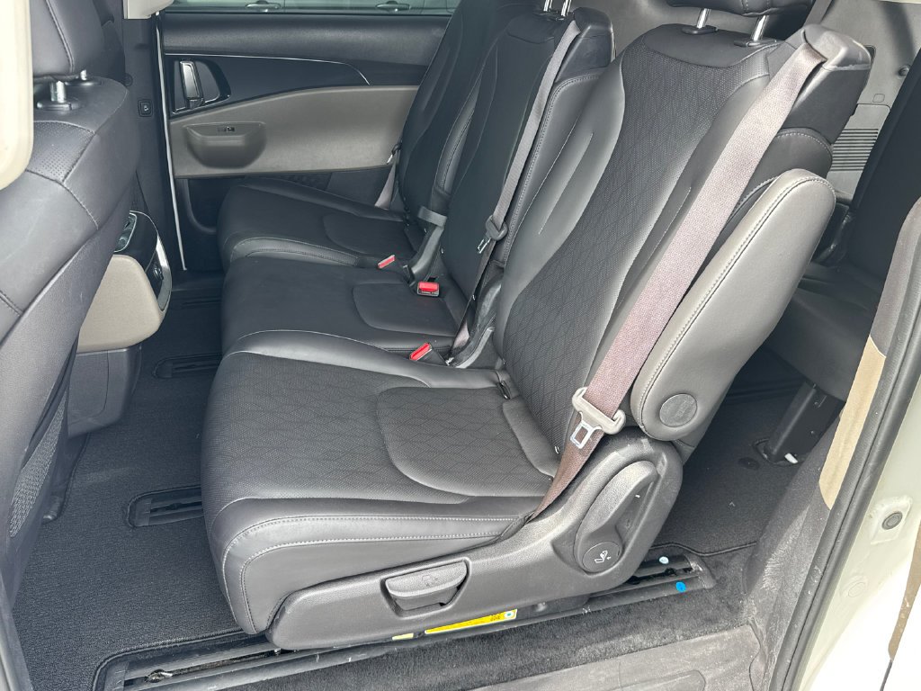 Used 2025 White Kia LXS image 19