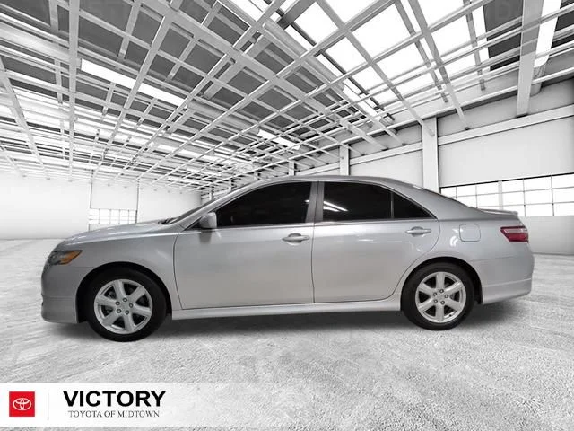 Used 2009 Silver Toyota SE image 7