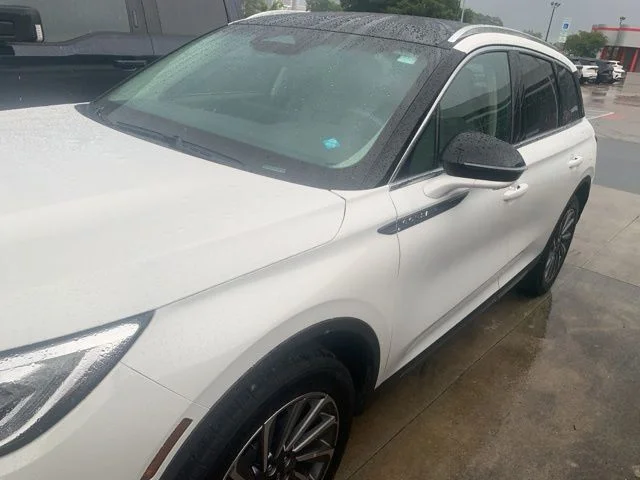 Used 2023 White Lincoln Reserve image 1