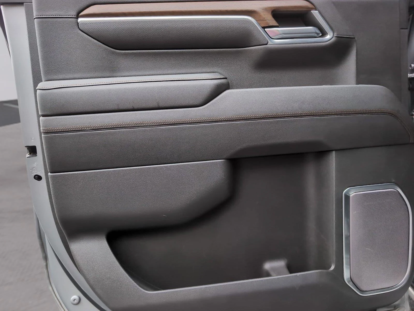 Used 2023 Sterling Gray Metallic Chevrolet High Country image 34