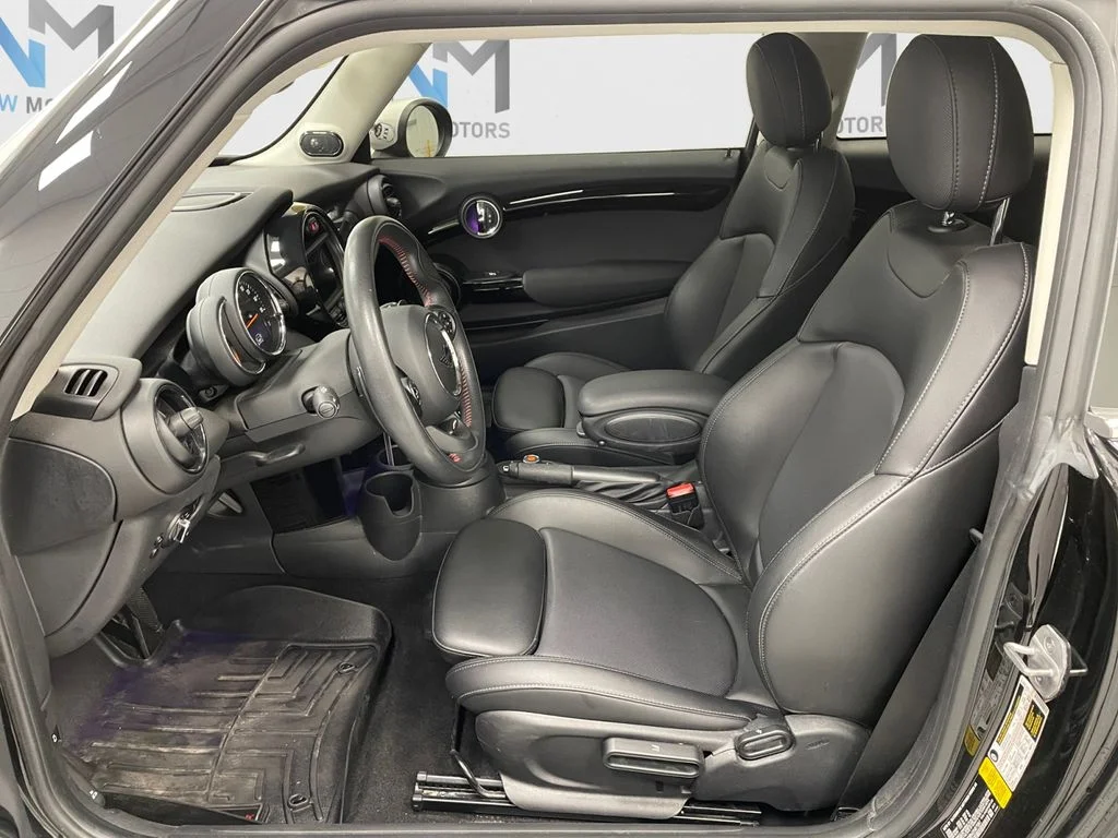 Used 2021 Midnight Black Metallic MINI  image 7