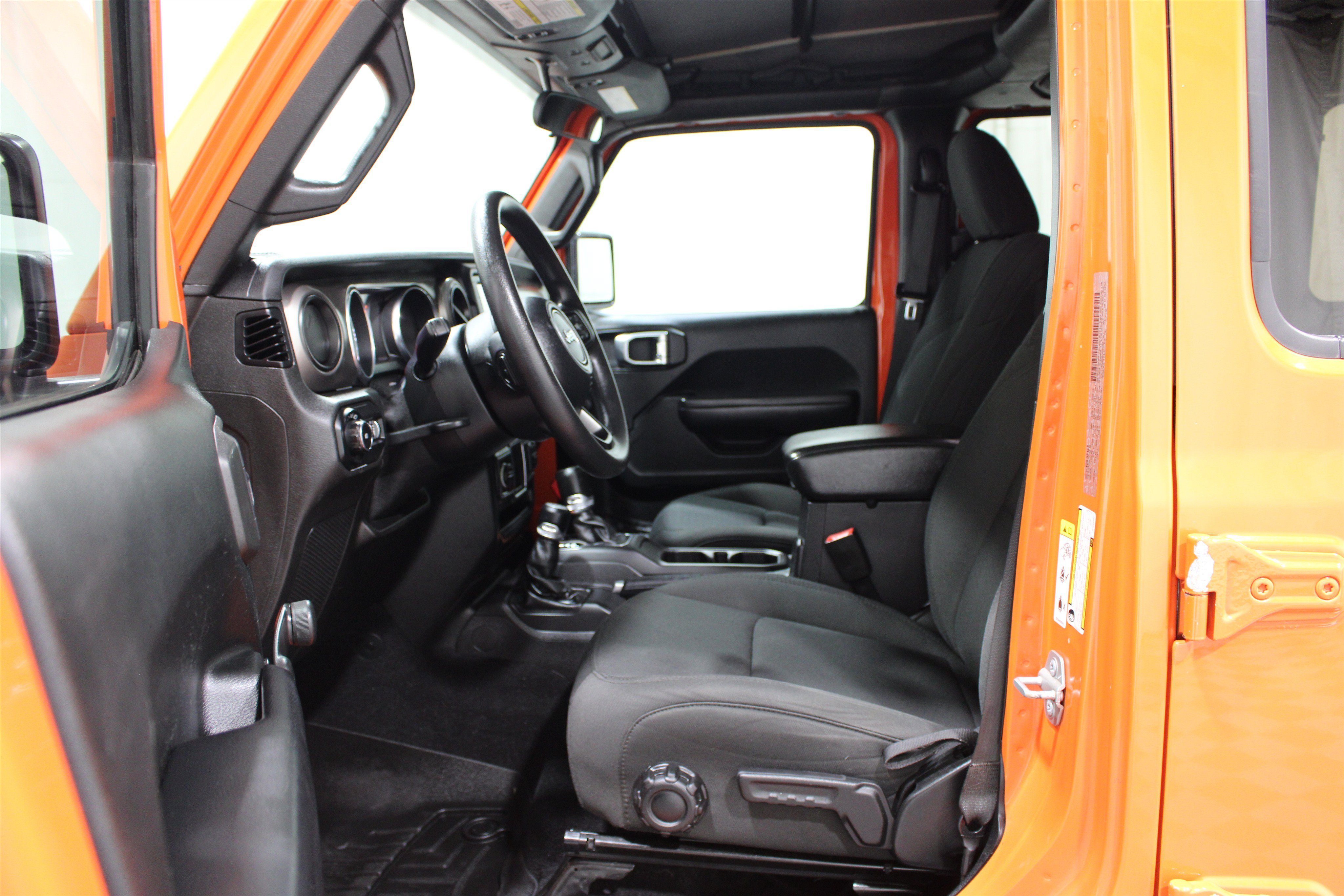 Used 2018 Punkn Metallic Clearcoat Jeep Sport image 15