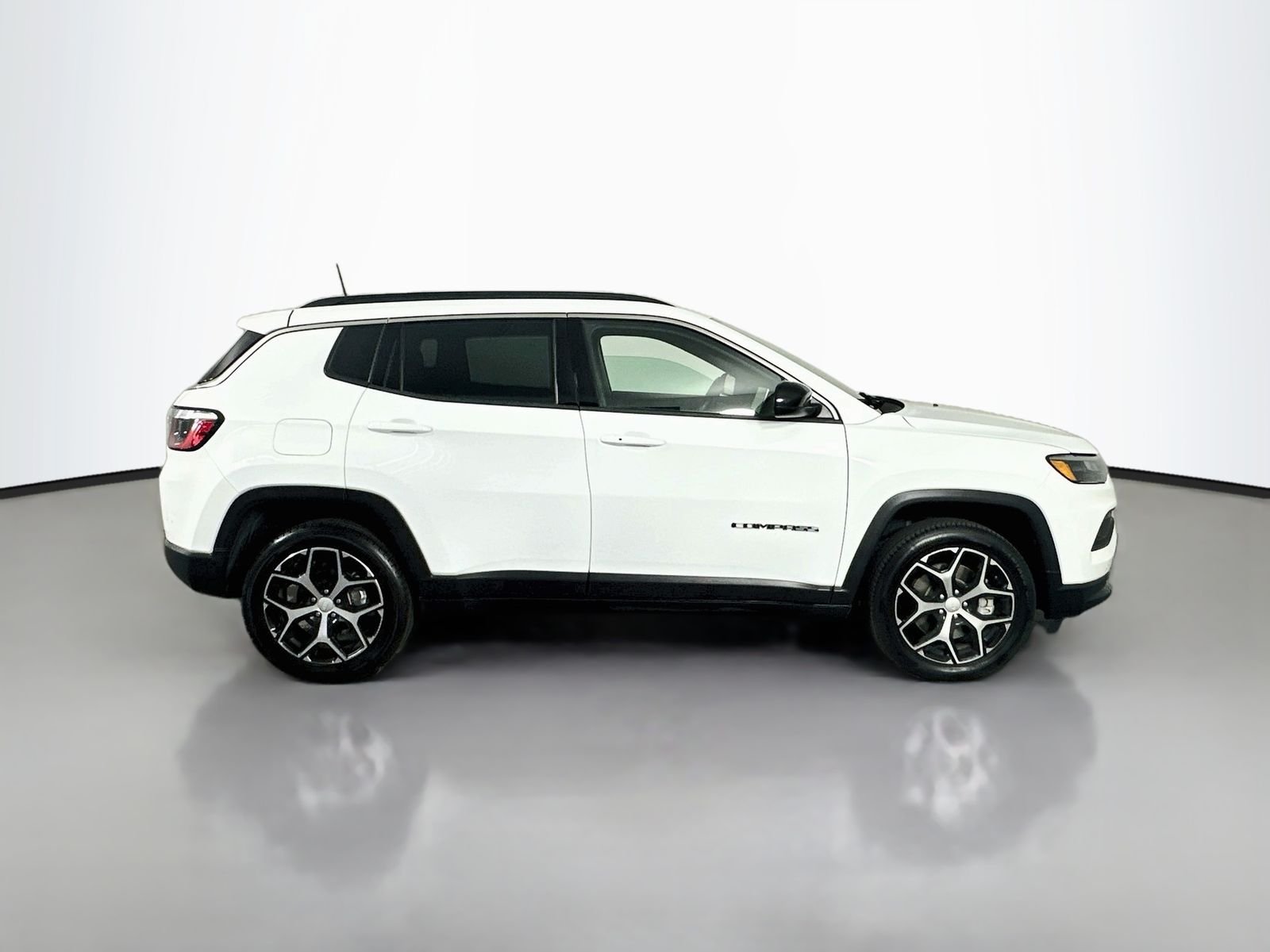 Used 2024 Bright White Clearcoat Jeep Latitude image 8