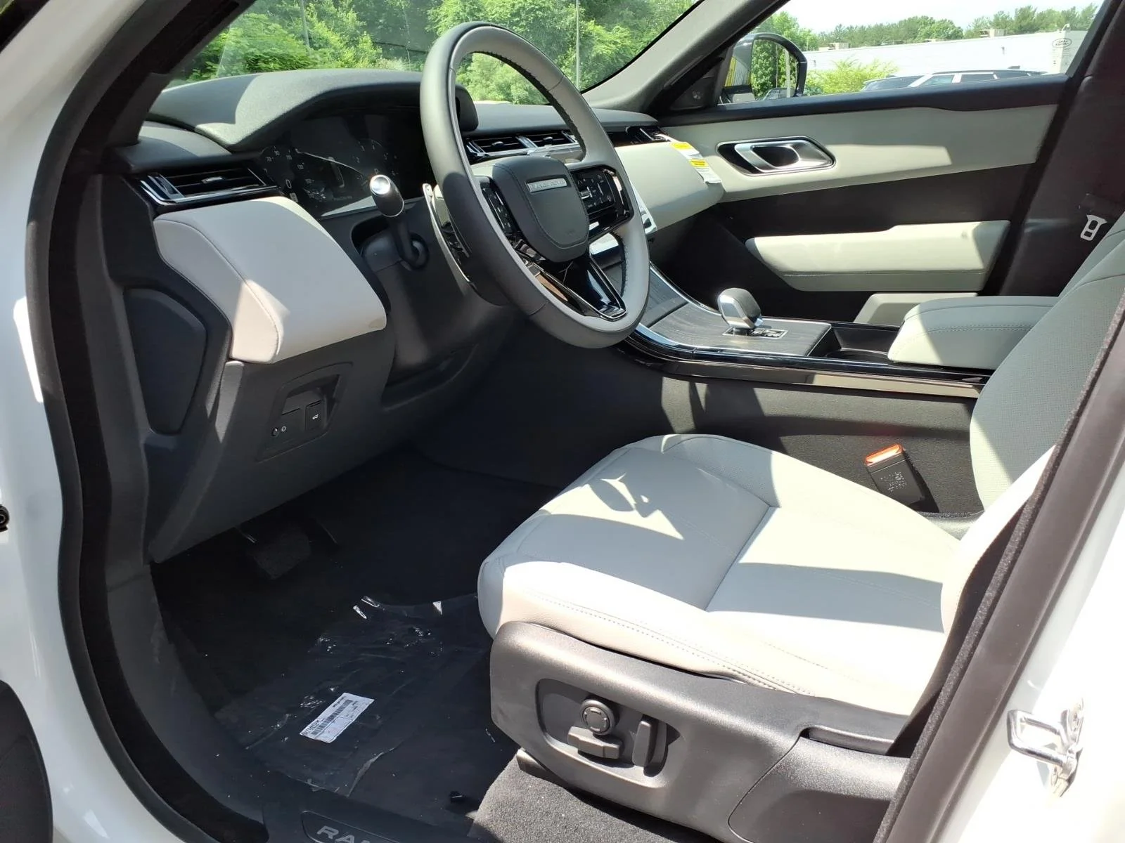 New 2026 Fuji White LAND ROVER S image 17