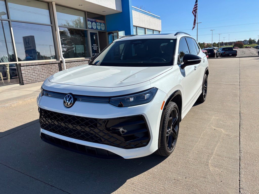 2025 Volkswagen Tiguan SE R-LINE BLACK