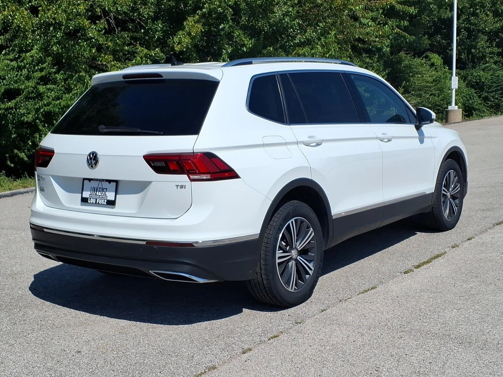 Used 2018 Pure White Volkswagen SEL image 27