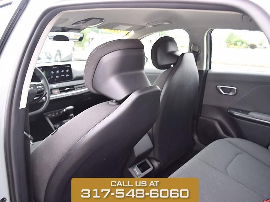 2025 Kia K4 LXS - Photo 12
