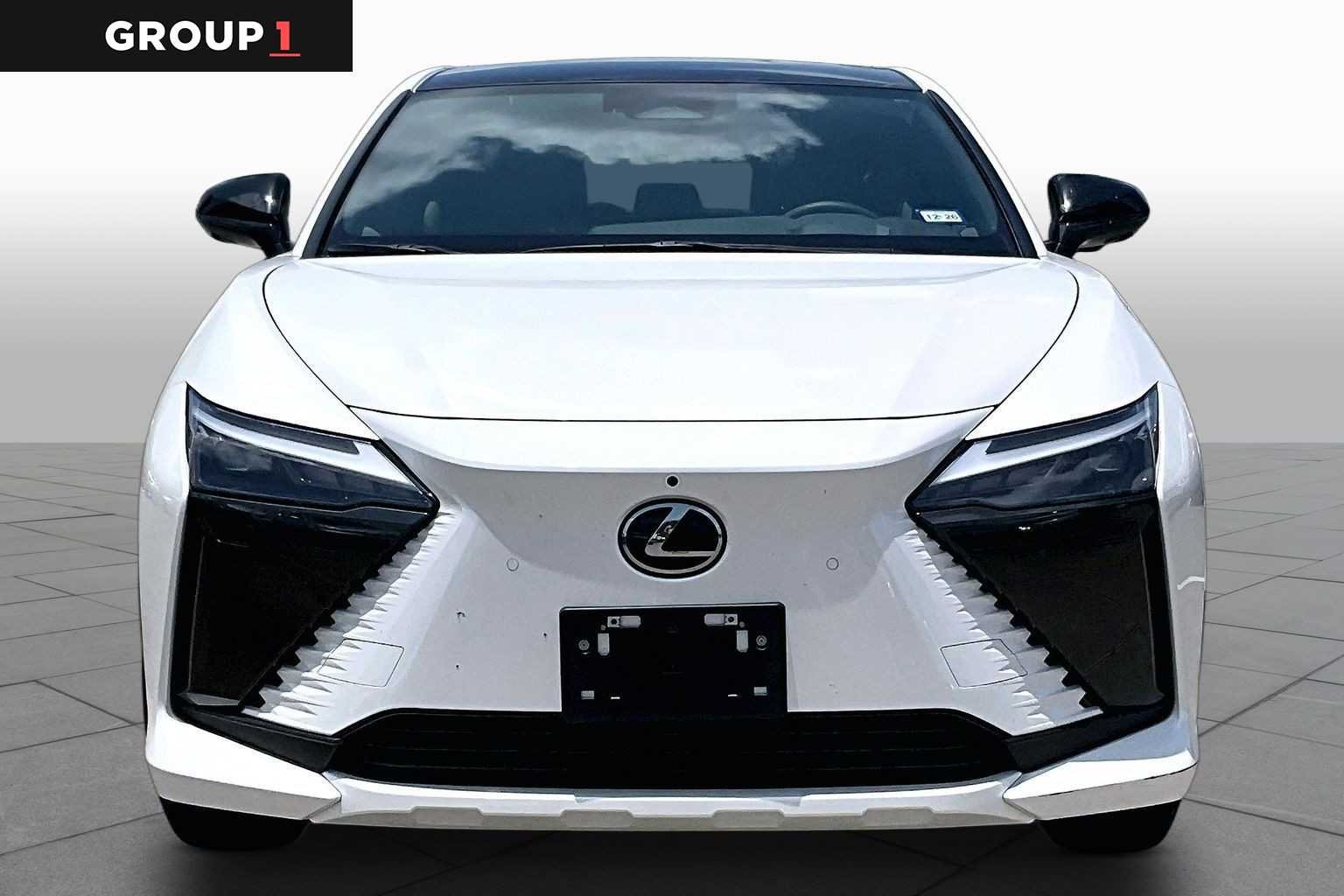Used 2023 Eminent White Pearl Lexus Luxury image 3