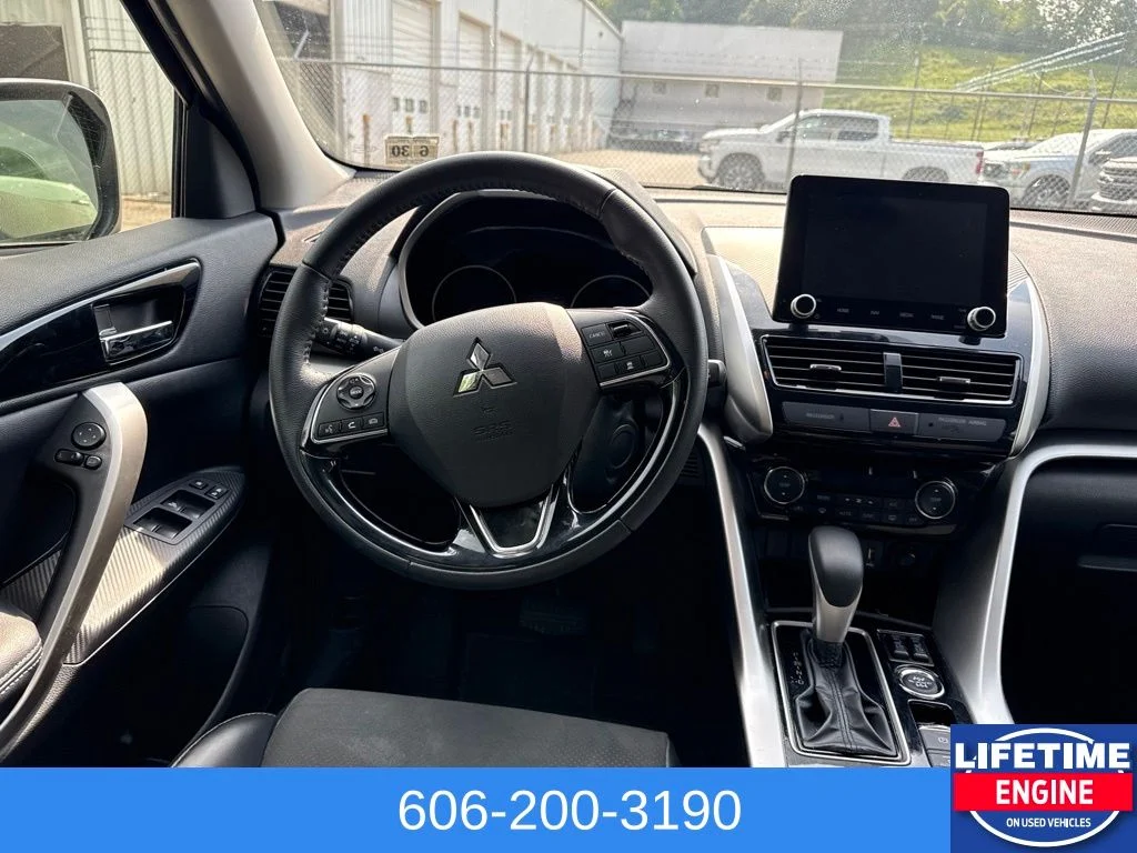 Used 2025  Mitsubishi SE image 17