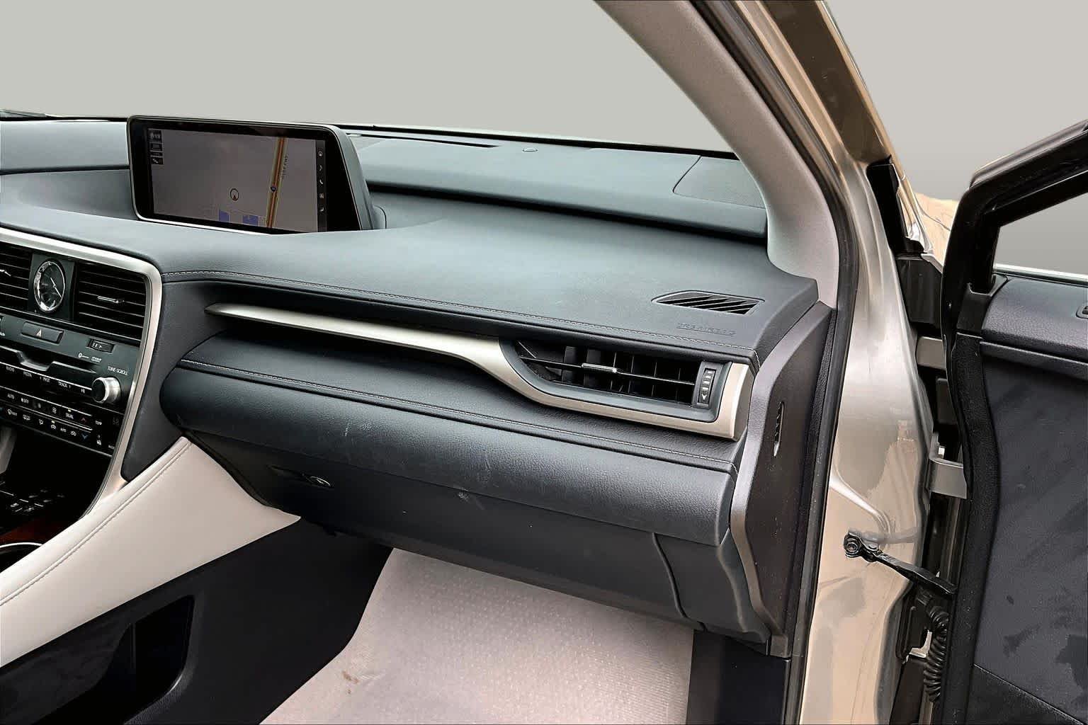 Used 2019 Atomic Silver Lexus  image 18