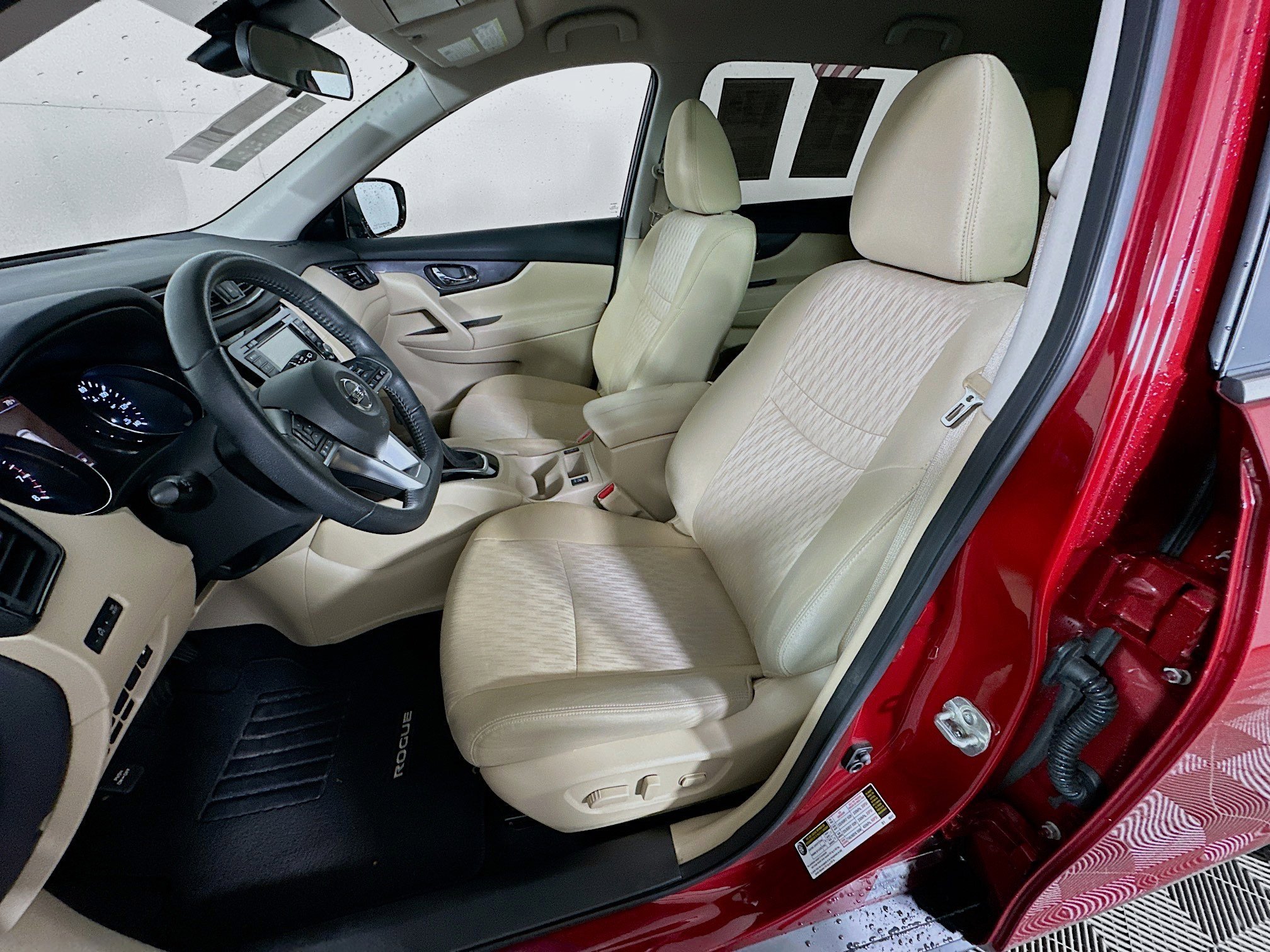 Used 2020 Scarlet Ember Tintcoat Nissan SV image 12