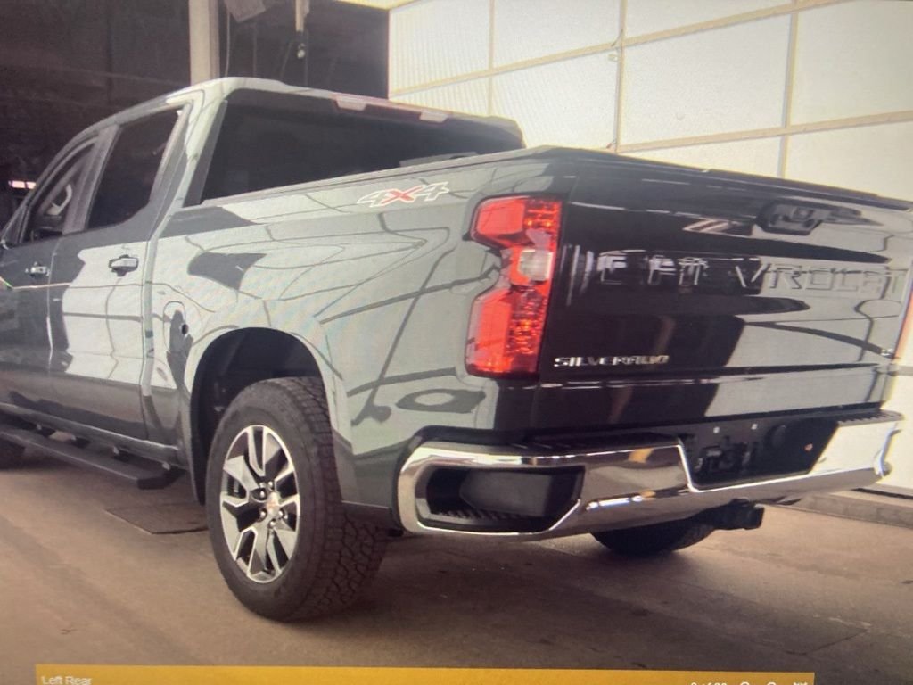 Used 2025 Gray Chevrolet LT image 6