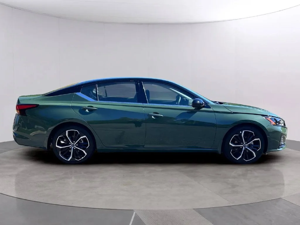 New 2026 Tactical Grn/Super Black Nissan 2.5 SR image 2