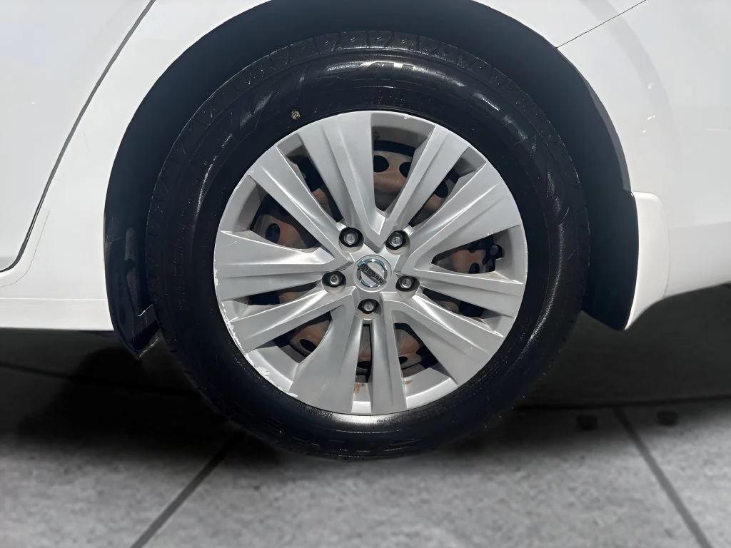 Used 2021 White Nissan S image 29